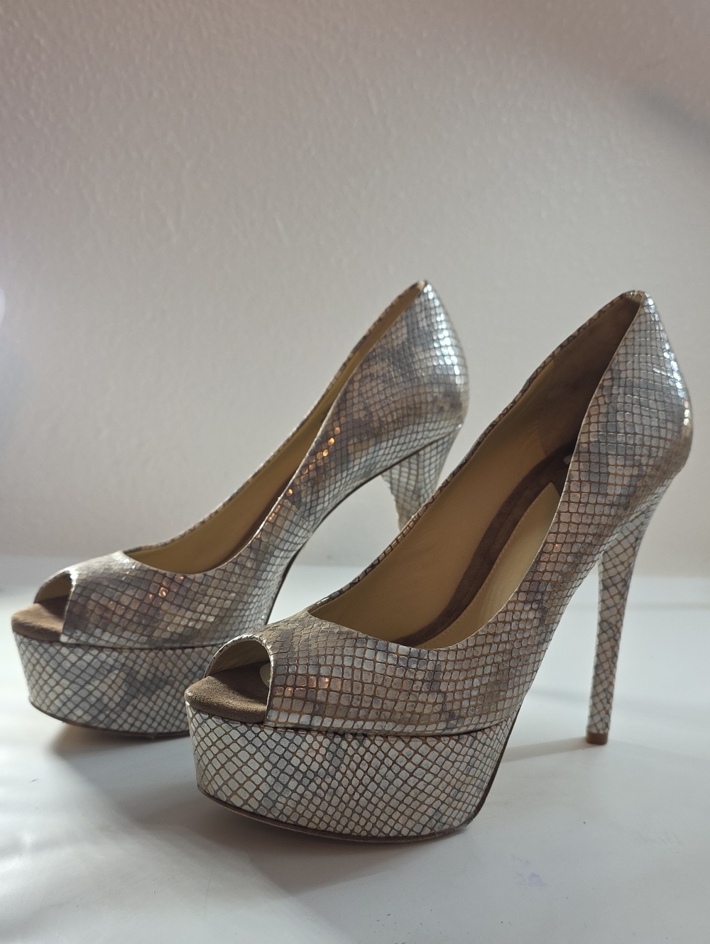 BRIAN ATWOOD BAMBOLA METALLIC SNAKESKIN PLATFORM PEEP TOE LADIES 7 VGUC HOT